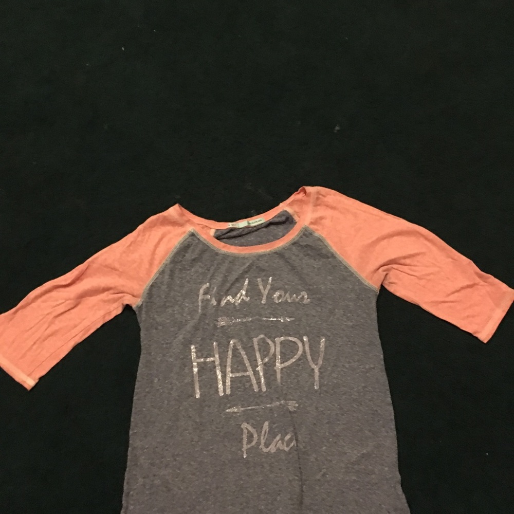 Woman’s 3/4 sleeve t shirt.